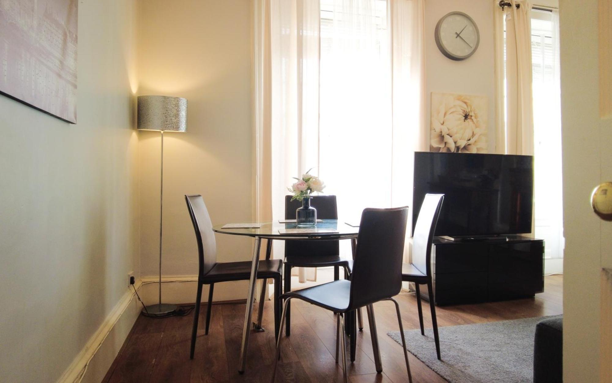 Apartment 1 Bedrooms Flat In Haymarket, Heart Of Flat Sleeps 4 *
