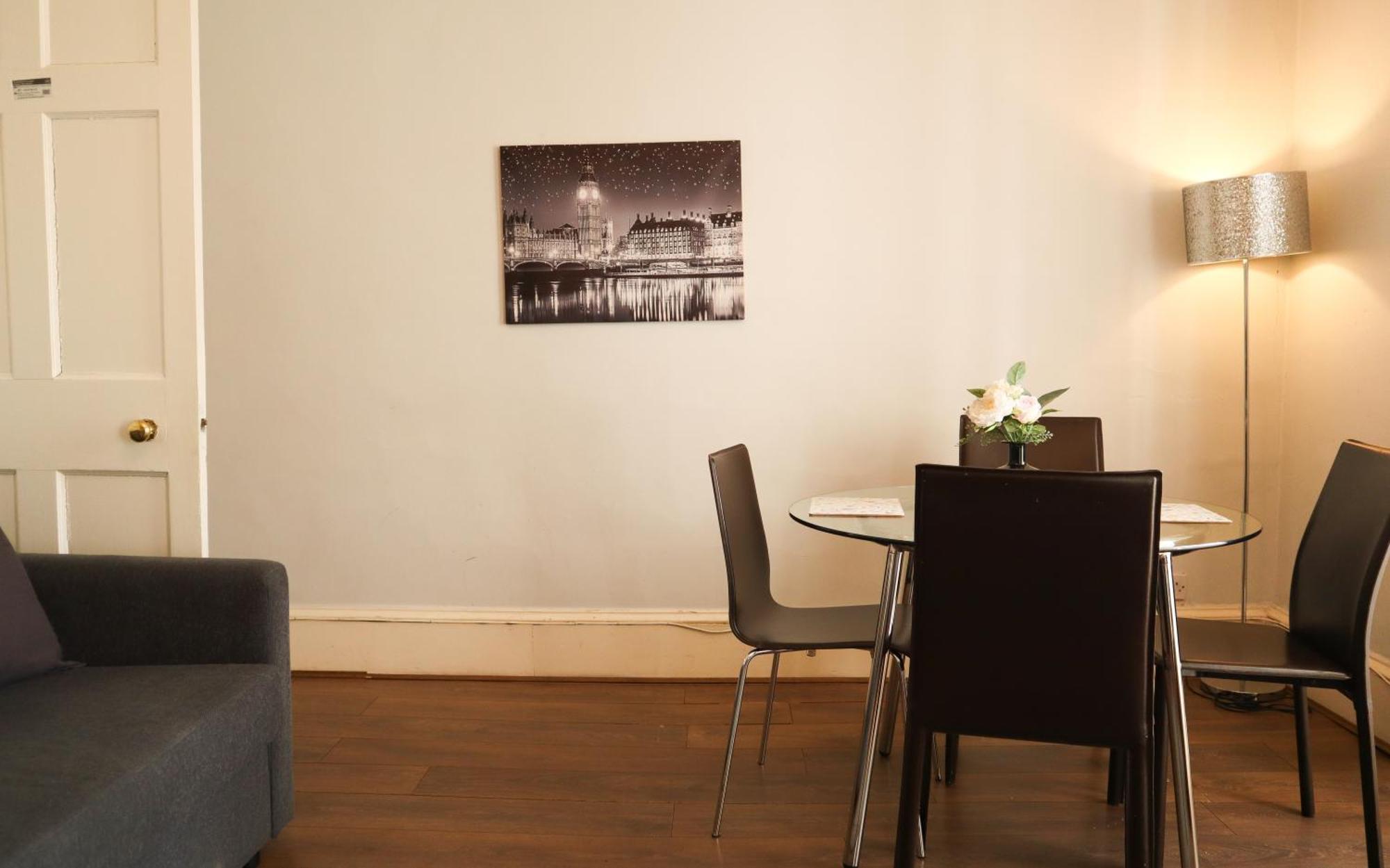1 Bedrooms Flat In Haymarket, Heart Of Flat Sleeps 4 *