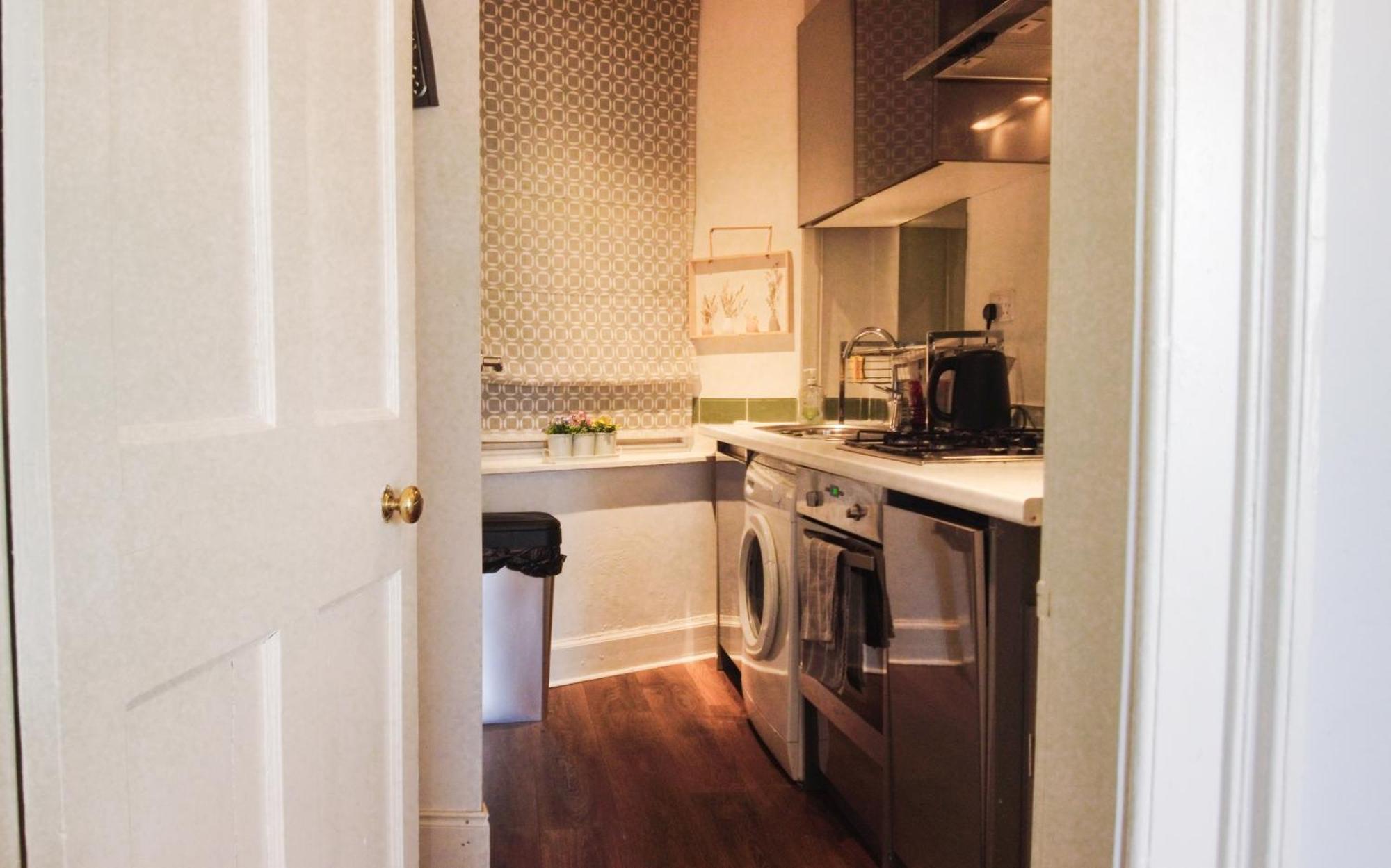 Apartment 1 Bedrooms Flat In Haymarket, Heart Of Flat Sleeps 4 Edinburgh