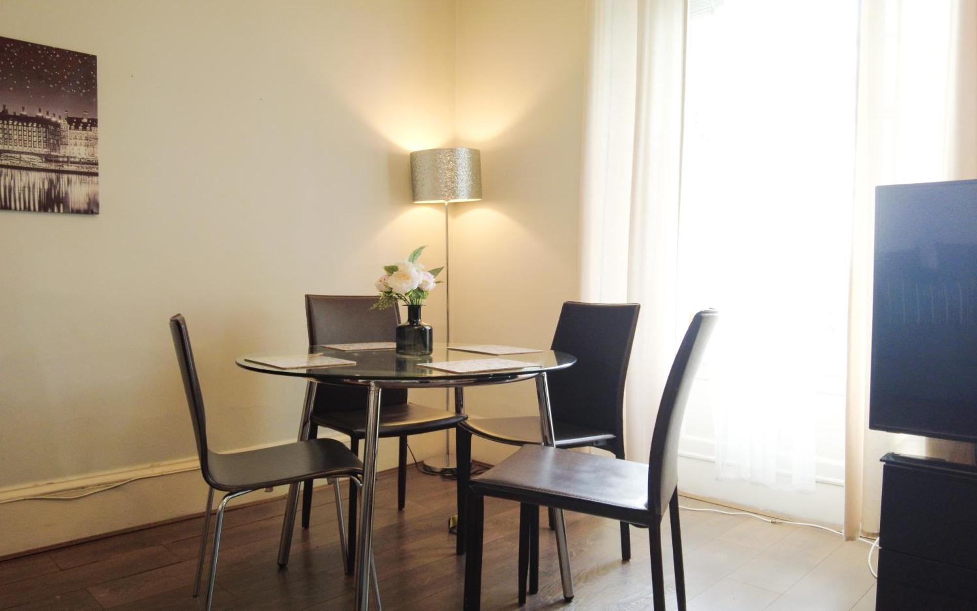 Apartment 1 Bedrooms Flat In Haymarket, Heart Of Flat Sleeps 4