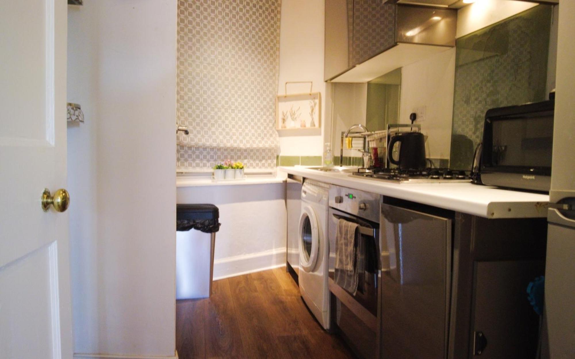 1 Bedrooms Flat In Haymarket, Heart Of Flat Sleeps 4 * Edinburgh